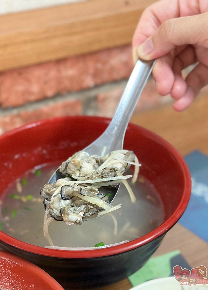 【台南美食】漚汪阿娥虱目魚粥:海鮮意麵滿滿料只要70元,但最迷人好吃竟然是老滷肉燥飯~