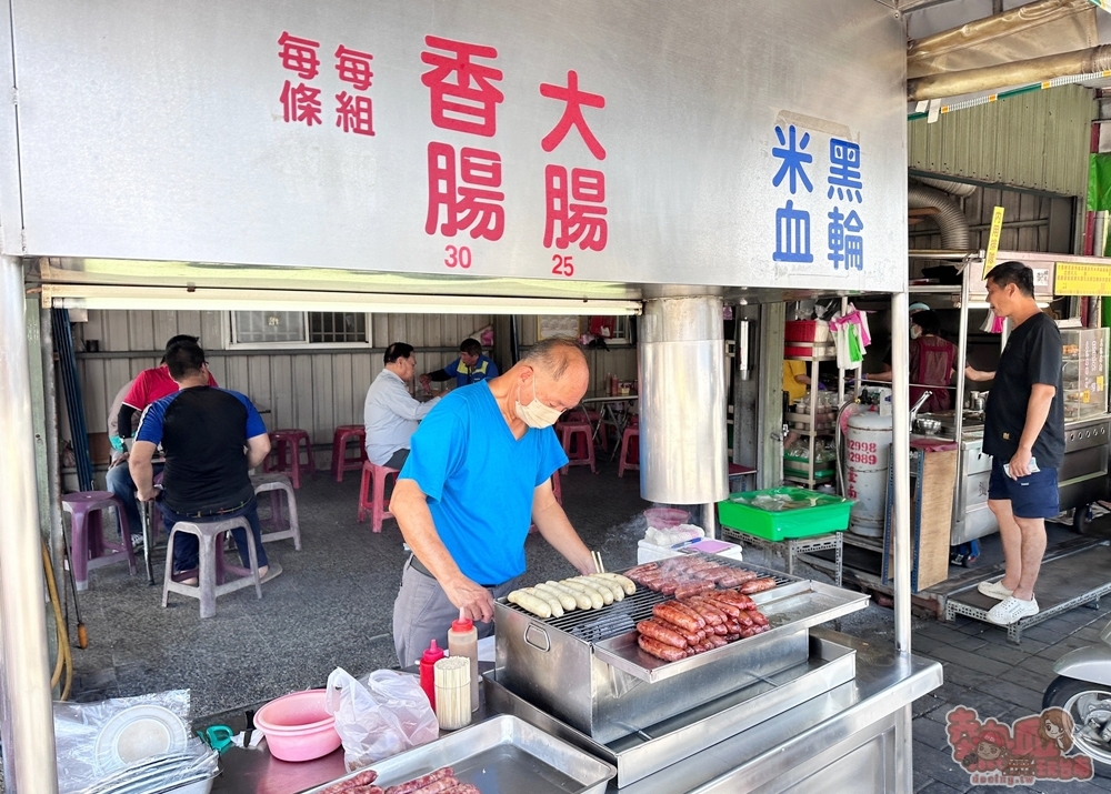 【台南美食】傅家蚵嗲:仁壽宮前的人氣黑輪店,在地人都指定吃這家,內用還有免費飲料爽喝~