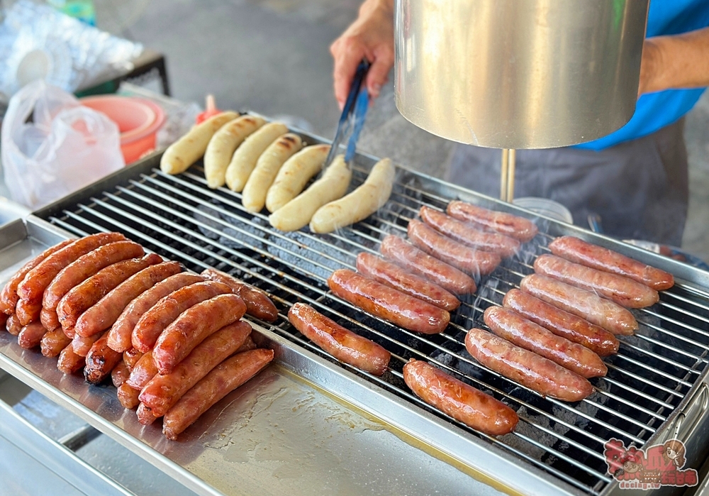 【台南美食】傅家蚵嗲:仁壽宮前的人氣黑輪店,在地人都指定吃這家,內用還有免費飲料爽喝~