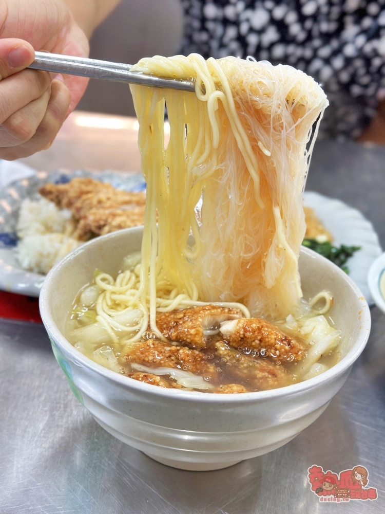 【台南美食】真正土魠魚羹:真正老饕最愛,用餐時間一定要排隊的土魠魚羹店,人氣招牌竟是古早味排骨飯~