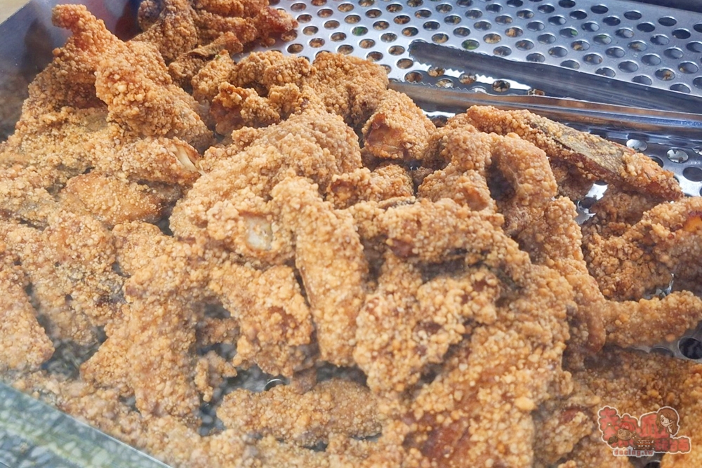 【台南美食】真正土魠魚羹:真正老饕最愛,用餐時間一定要排隊的土魠魚羹店,人氣招牌竟是古早味排骨飯~