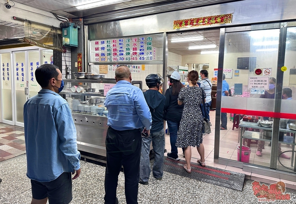 【台南美食】真正土魠魚羹:真正老饕最愛,用餐時間一定要排隊的土魠魚羹店,人氣招牌竟是古早味排骨飯~