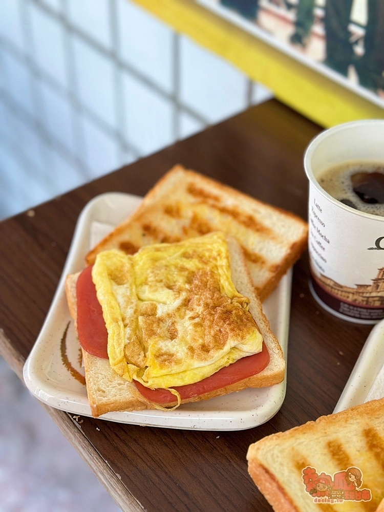 【台南美食】轉角廚房:隱藏在鴨母寮的老饕小店,必點乾炒意麵尬古早味吐司,乾炒意麵還能吃到火燒蝦~