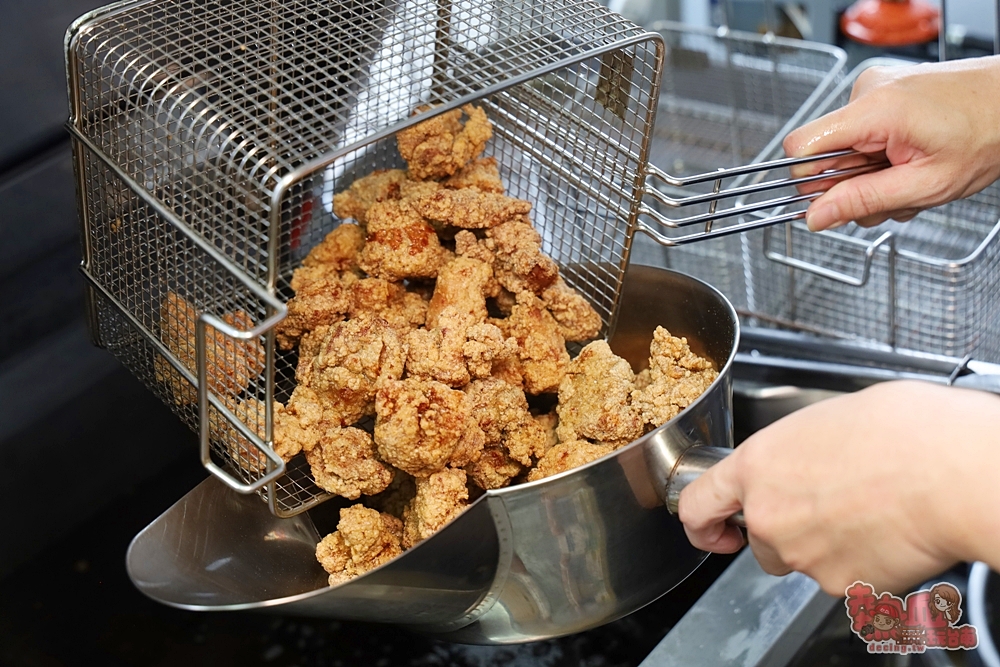 【台南美食】一品香排骨酥:隱藏在大灣街道內的排骨酥,藥膳口味太好吃,少見的馬告排骨酥更是必吃~