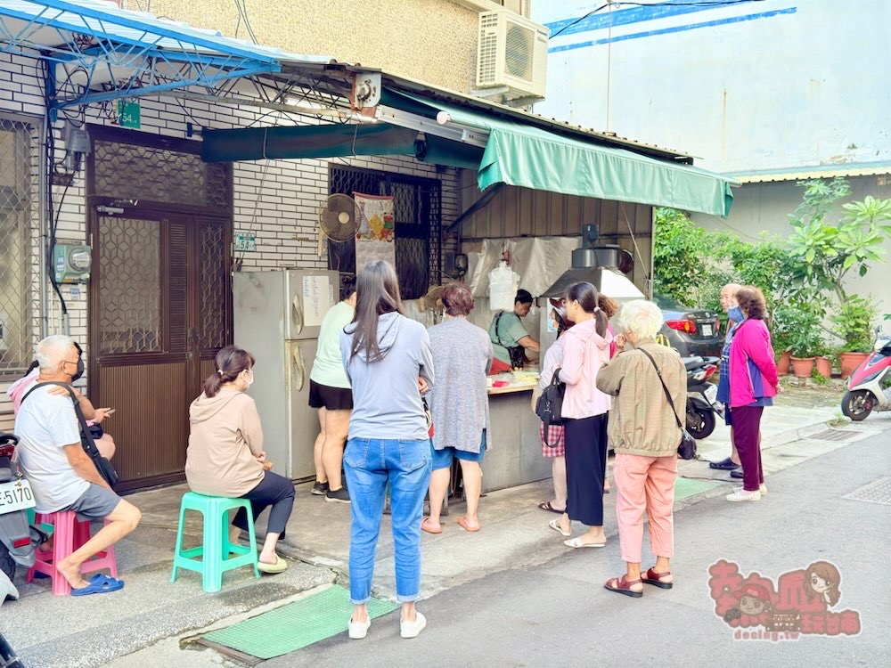 【台南早餐】每天只賣2小時的排隊燒餅店！撲空了好幾次才吃到的隱藏版：變電所燒餅(燒餅油條來了)