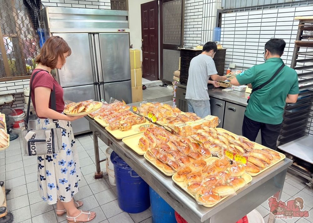 【台南麵包】一顆只要30元的古早味冰心泡芙，藏身於這間傳統麵包店：全真蛋糕麵包