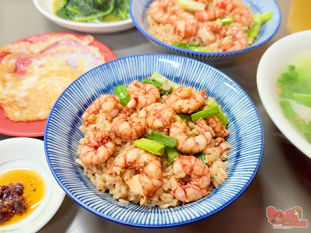 【台南美食】目鏡蝦仁飯:爆量蝦仁尬鴨蛋,花枝蝦仁餛飩湯別地吃不到~