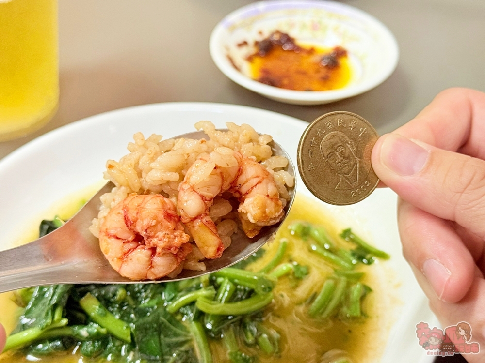 【台南美食】目鏡蝦仁飯:爆量蝦仁尬鴨蛋,花枝蝦仁餛飩湯別地吃不到~