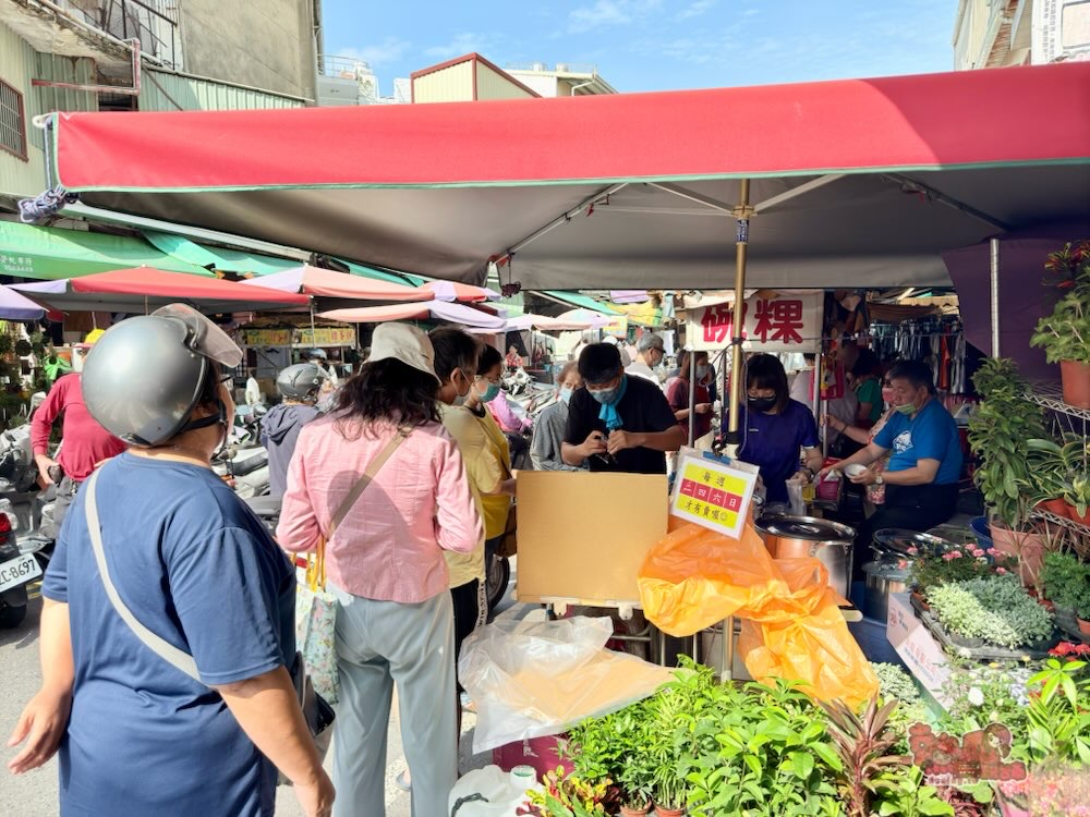 【台南甜點】鴨母寮無名豆花:古早味豆花只要20元,沒有招牌卻人潮超多～