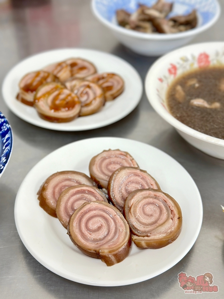 【台南美食】蓮霧腳羊肉:台南少見羊皮卷,限定假日限量販售,在地人都搶吃啊~