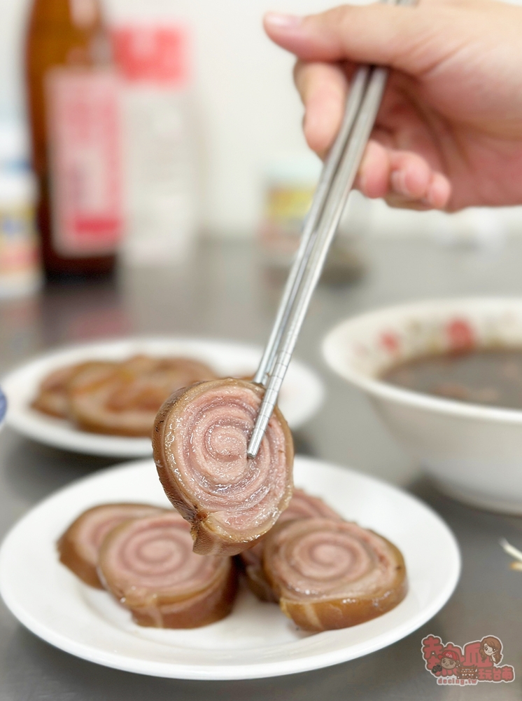 【台南美食】蓮霧腳羊肉:台南少見羊皮卷,限定假日限量販售,在地人都搶吃啊~