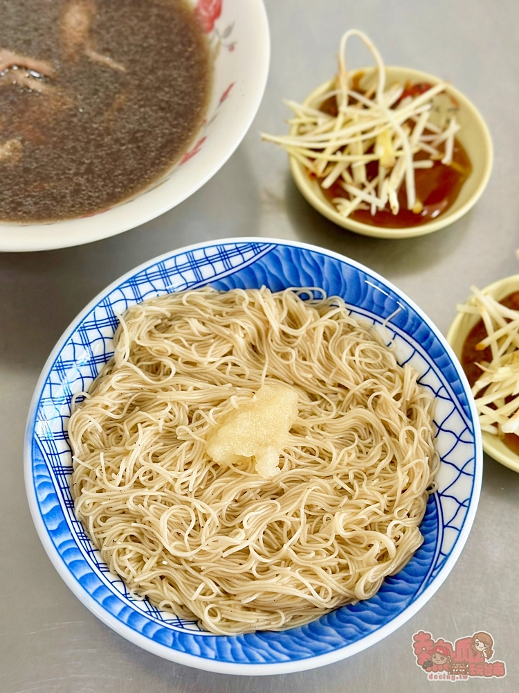 【台南美食】蓮霧腳羊肉:台南少見羊皮卷,限定假日限量販售,在地人都搶吃啊~