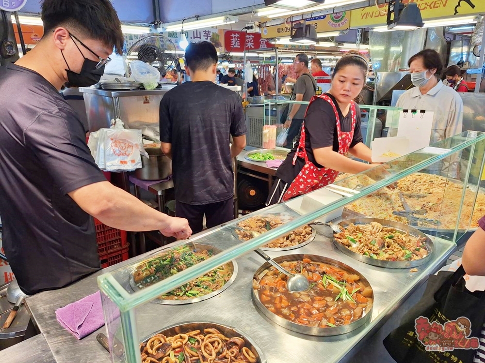 【台南美食】林家專業炒飯:黃昏市場超人氣蝦仁炒飯,叔叔阿姨們的寶藏店~