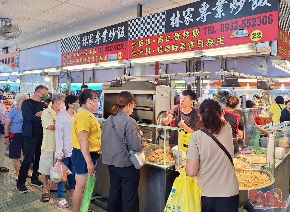 【台南美食】林家專業炒飯:黃昏市場超人氣蝦仁炒飯,叔叔阿姨們的寶藏店~