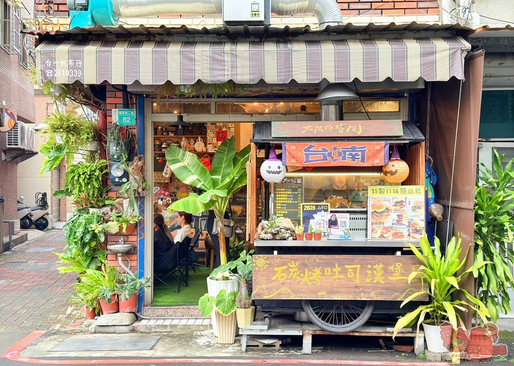 【台南美食】太陽的時間碳烤土司:早餐就開賣的碳烤酒香鹹豬肉漢堡,風味獨特一吃就愛上~