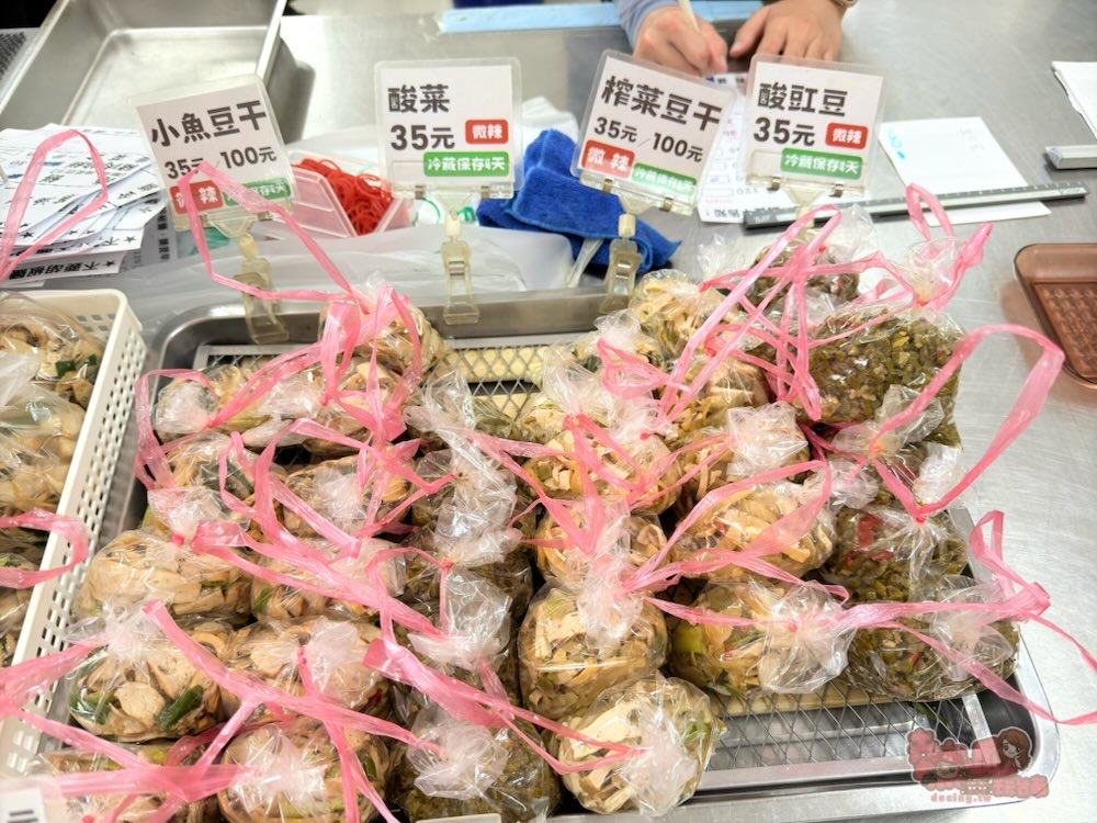 【台南美食】這才叫韭菜盒！仁德二空最高人氣蔥油餅，內行人都直接來一份捲餅：二空燕京蔥油餅