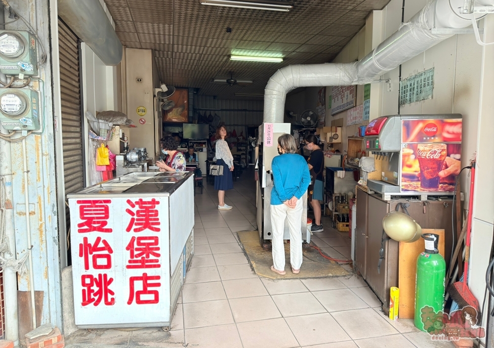 【台南美食】夏怡跳漢堡店:新化人從小吃到大的早餐店,古早味炸物配古早味飲料~