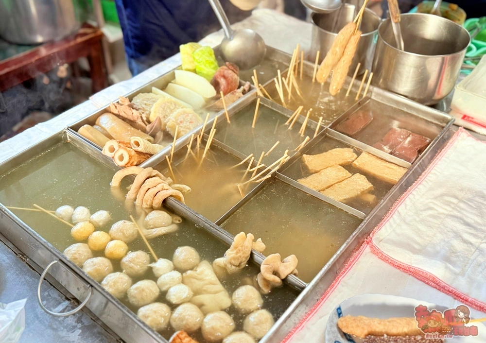 【台南美食】阿美家的黑輪米血:有汽車停車場的黑輪攤,一天只賣四小時,每天下午都排隊~