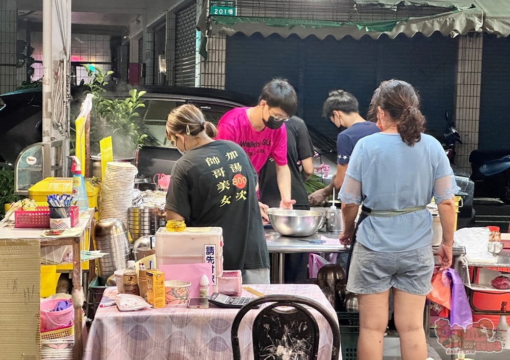 【台南美食】Walking Su藥膳麻油雞:麻油雞免費加湯800次,冷吱吱的天氣就是要吃爆啊~