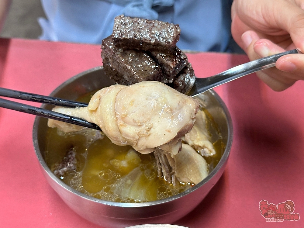 【台南美食】Walking Su藥膳麻油雞:麻油雞免費加湯800次,冷吱吱的天氣就是要吃爆啊~