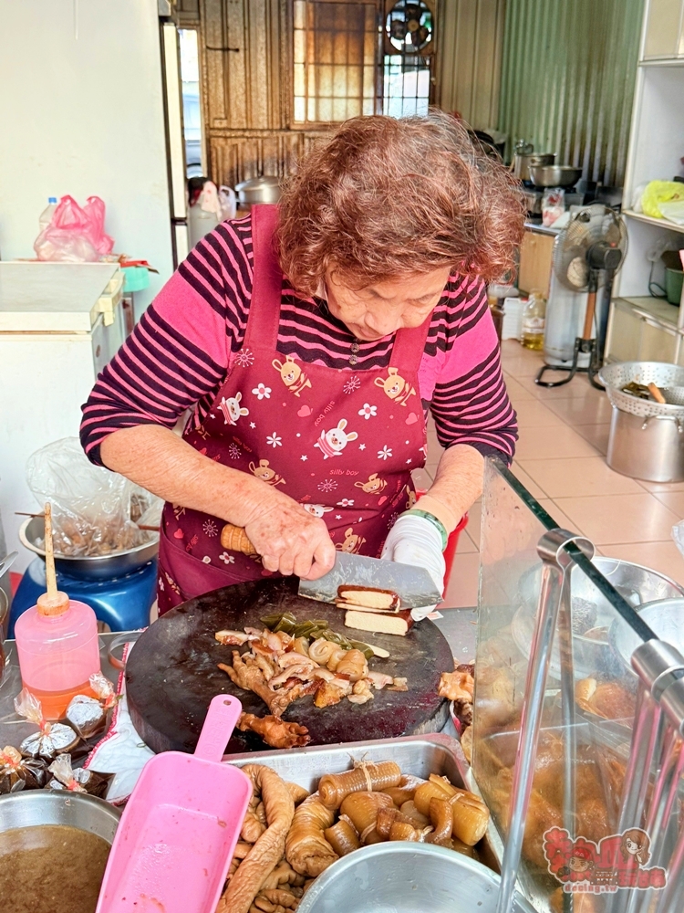 【台南美食】國安街古早味煙燻滷味:阿嬤牌的古早味煙燻魯味,網路上找不到資訊的店~