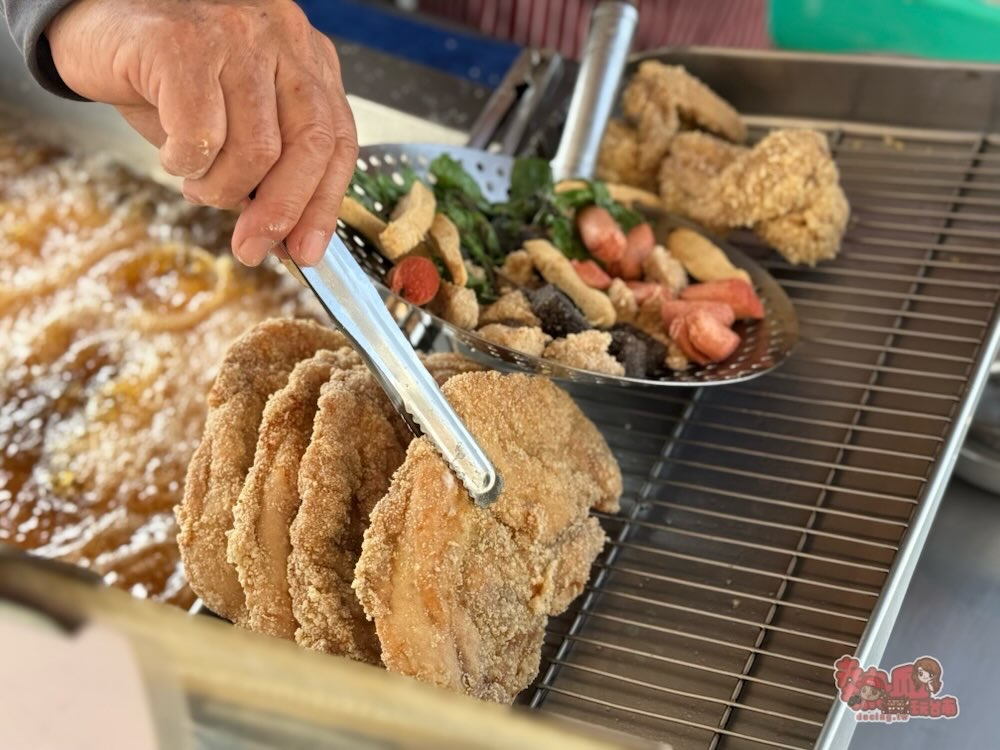 【台南美食】龍山宮廟口無名炸雞排:在地人必吃美食,古早味雞排只要50元真的太佛心~