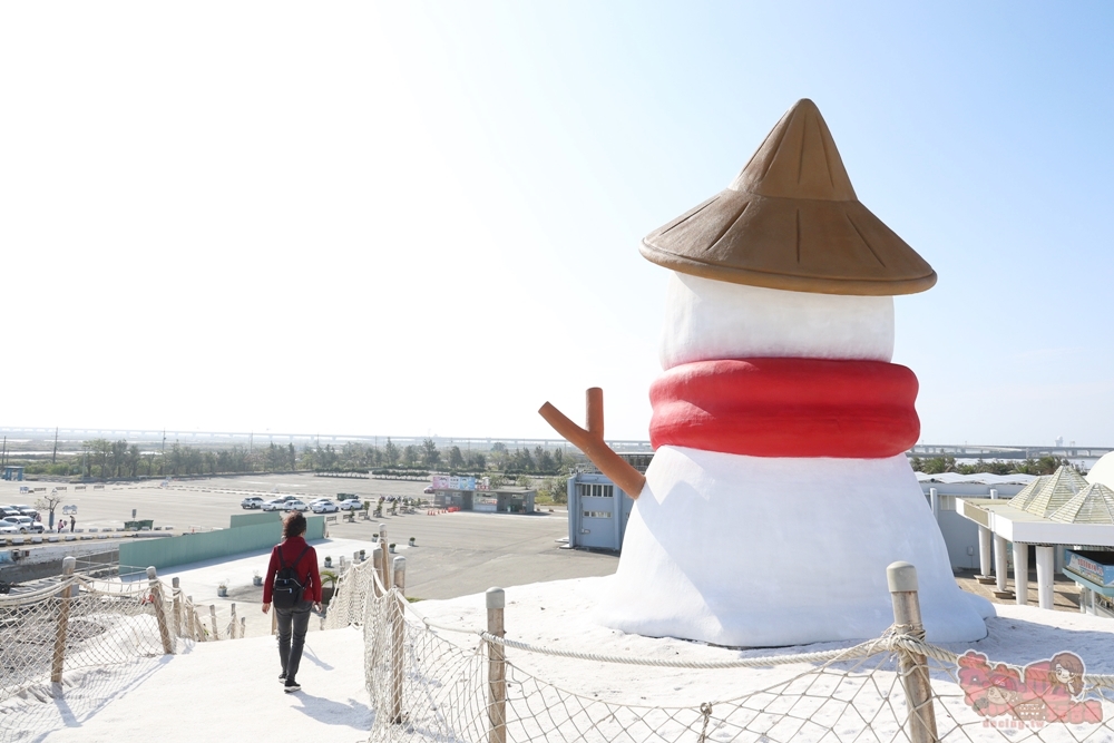 【台南景點】七股鹽山:超萌6米雪人登七股鹽山,療癒雪人不倒翁冬天超應景~