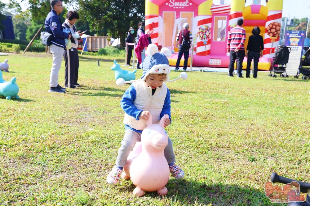 【台南活動】假日限定復古時尚嘉年華,80間美食攤商,小孩最愛夢幻旋轉咖啡杯,行李箱特賣4折起~