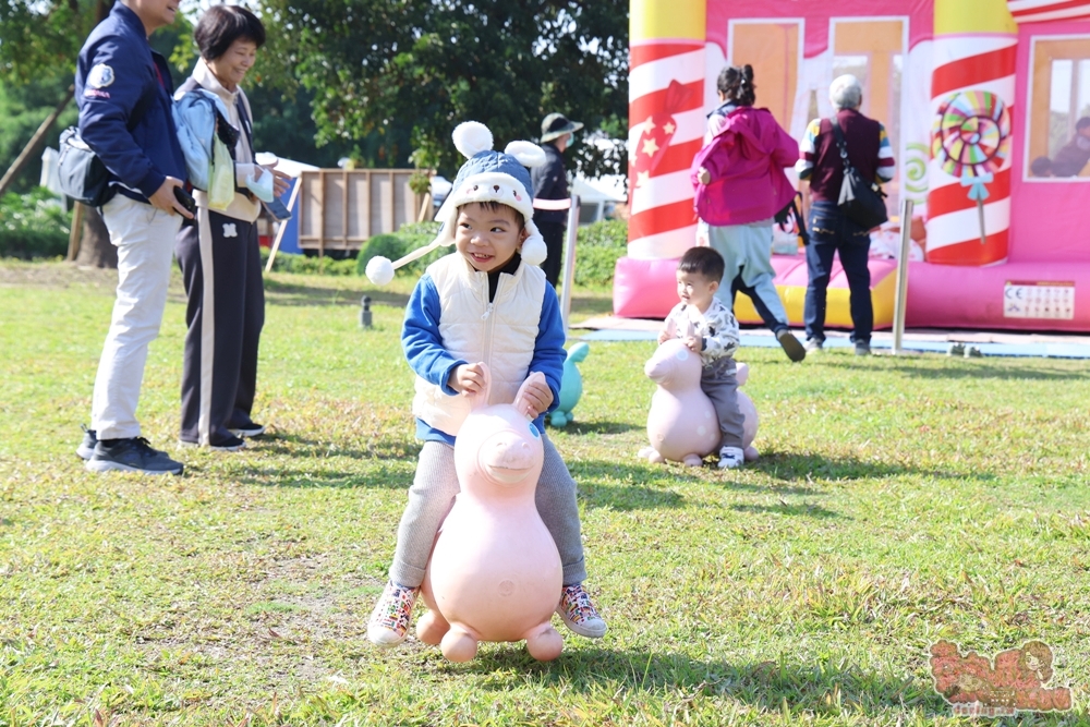 【台南活動】假日限定復古時尚嘉年華,80間美食攤商,小孩最愛夢幻旋轉咖啡杯,行李箱特賣4折起~