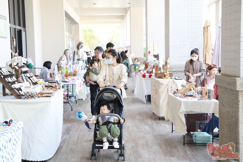 【台南活動】假日限定復古時尚嘉年華,80間美食攤商,小孩最愛夢幻旋轉咖啡杯,行李箱特賣4折起~