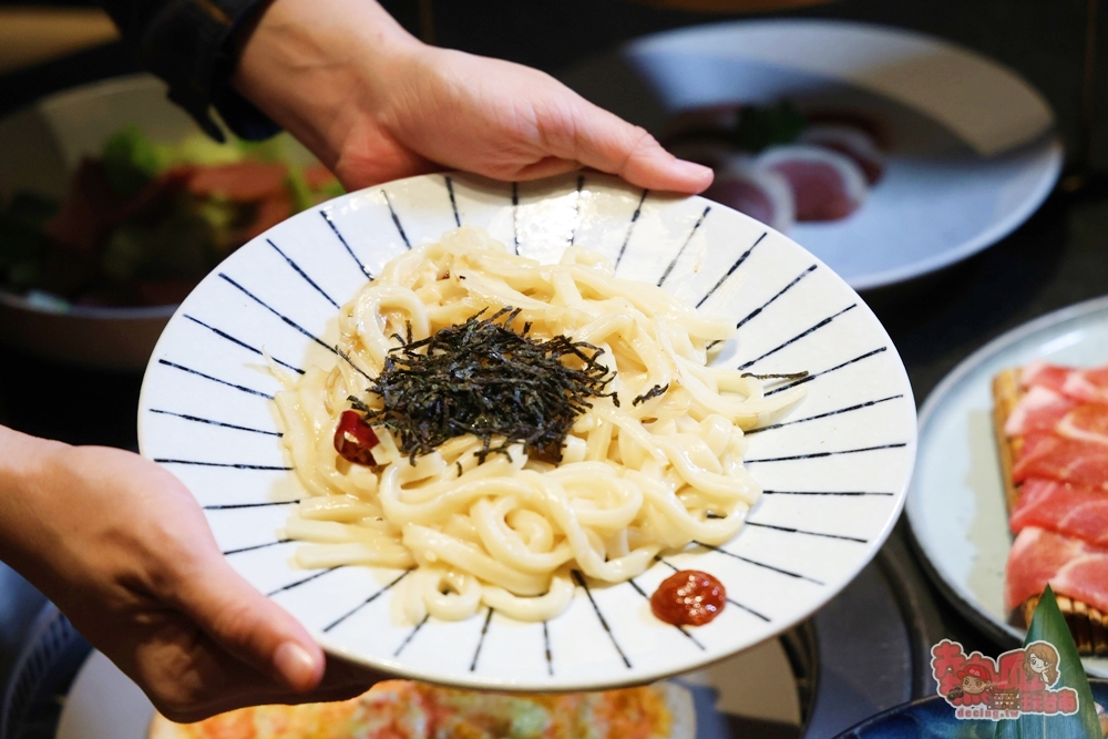 【台南美食】青青燒肉:平日燒烤這間最划算,超多餐點現在半價就能吃到,日本超大牡蠣也只要銅板價~