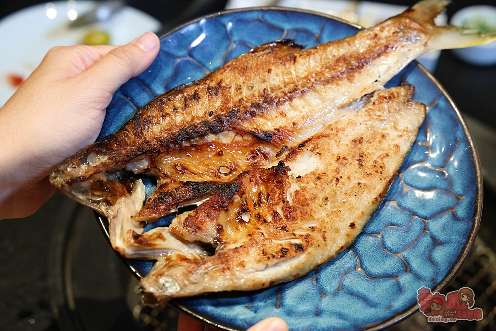 【台南美食】青青燒肉:平日燒烤這間最划算,超多餐點現在半價就能吃到,日本超大牡蠣也只要銅板價~