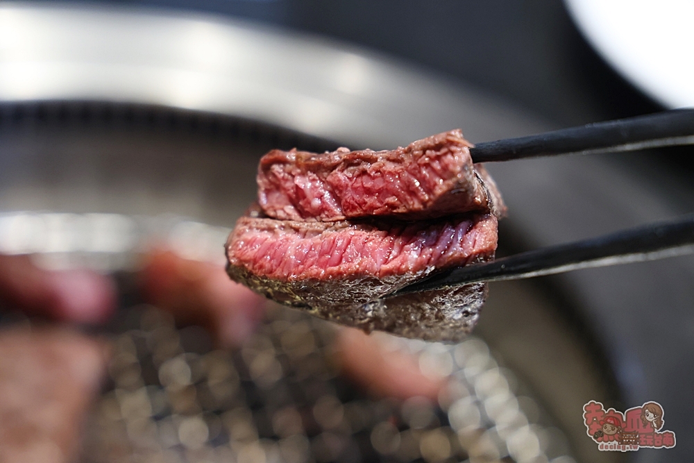 【台南美食】青青燒肉:平日燒烤這間最划算,超多餐點現在半價就能吃到,日本超大牡蠣也只要銅板價~