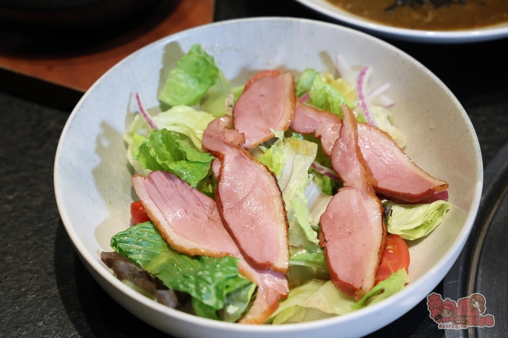 【台南美食】青青燒肉:平日燒烤這間最划算,超多餐點現在半價就能吃到,日本超大牡蠣也只要銅板價~