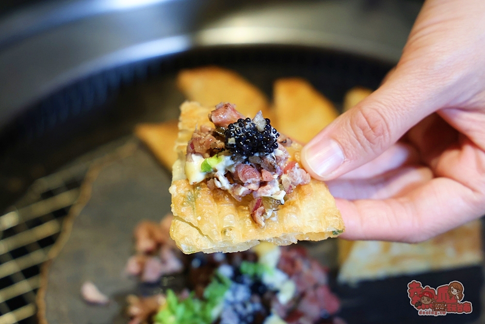 【台南美食】青青燒肉:平日燒烤這間最划算,超多餐點現在半價就能吃到,日本超大牡蠣也只要銅板價~