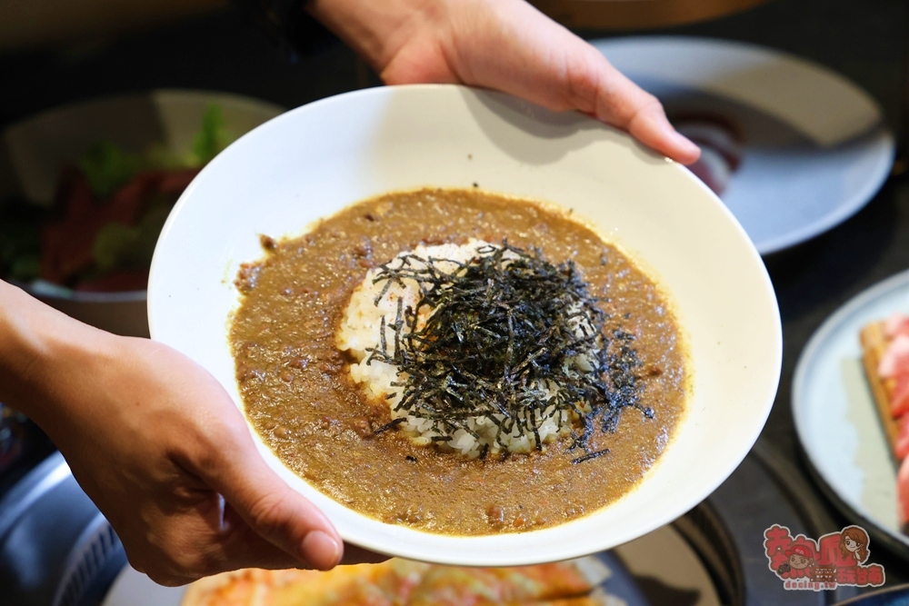 【台南美食】青青燒肉:平日燒烤這間最划算,超多餐點現在半價就能吃到,日本超大牡蠣也只要銅板價~