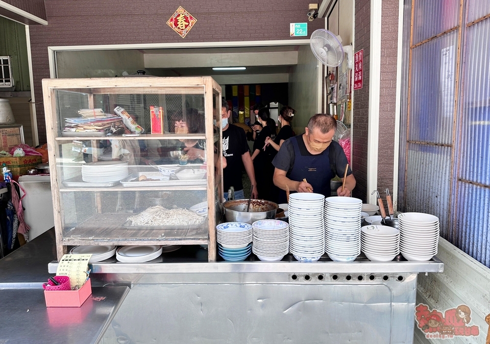 【台南美食】阿江麵店:大內人氣古早味麵店,鋼盆滷味配上蒜頭乾麵是絕配~