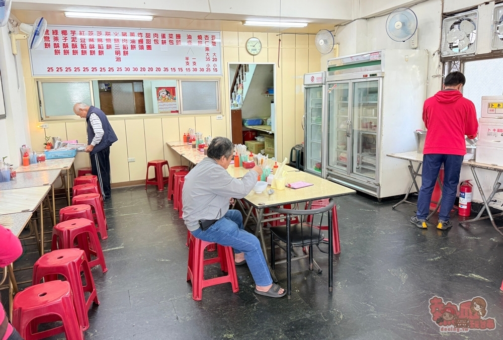 【台南美食】杏仁世家早餐店:住宅區古早味早餐,手臂粗的燒餅油條酥脆好吃,隱藏吃法杏仁+豆漿~