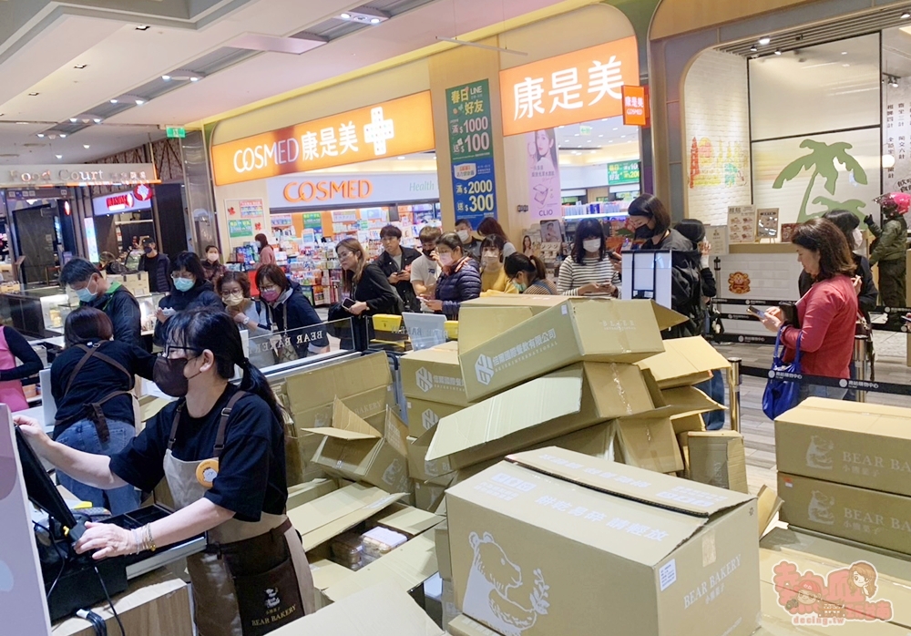 【台南快閃甜點】Bear Bakery小熊菓子:超人氣小熊菓子台南快閃,超好吃馬卡龍小圓餅,一開賣就大排長龍~