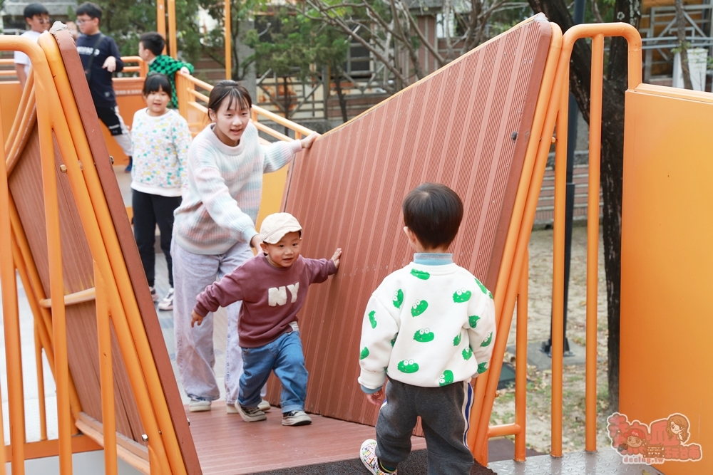 【台南親子公園】歸仁運動公園:釋迦+高鐵雙主題特色公園,分齡規劃,玩起來更安全~