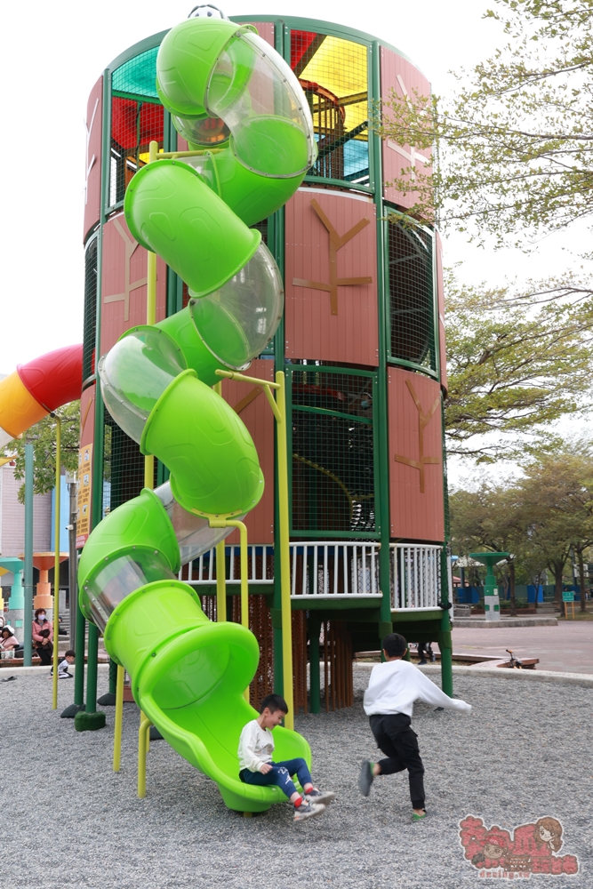 【台南親子公園】歸仁運動公園:釋迦+高鐵雙主題特色公園,分齡規劃,玩起來更安全~