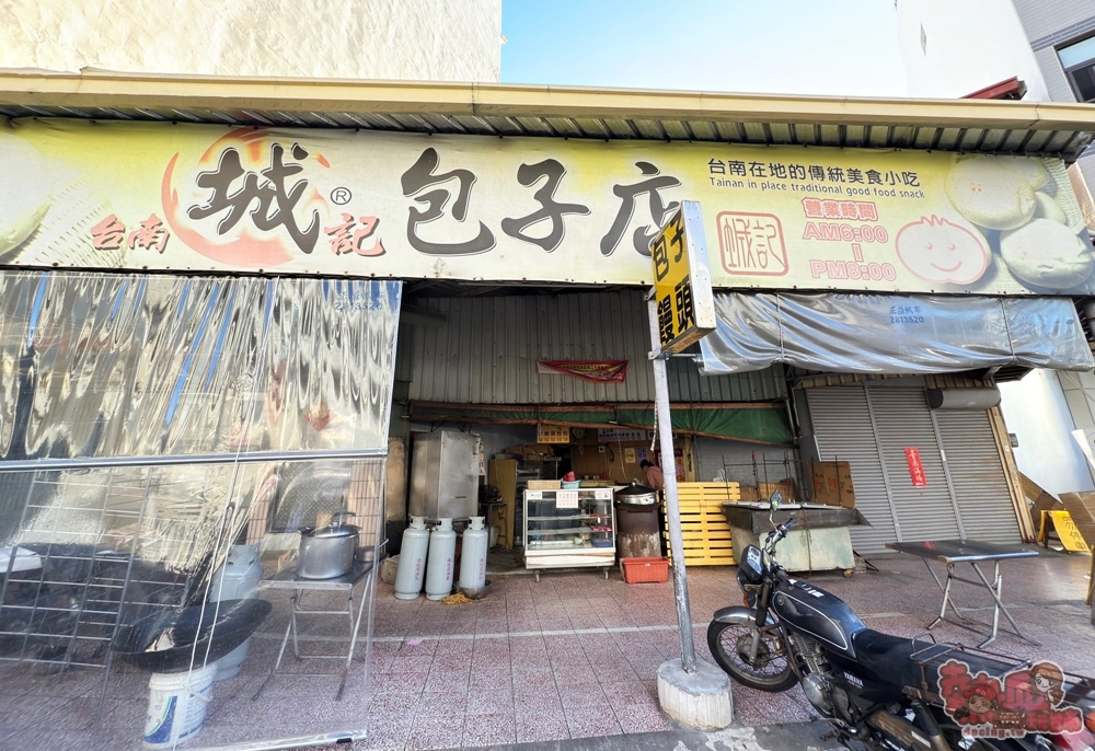 【台南美食】城記包子店:鐵皮屋下的手工包子店,手工饅頭一顆只要10元,爆餡菜包超驚豔~