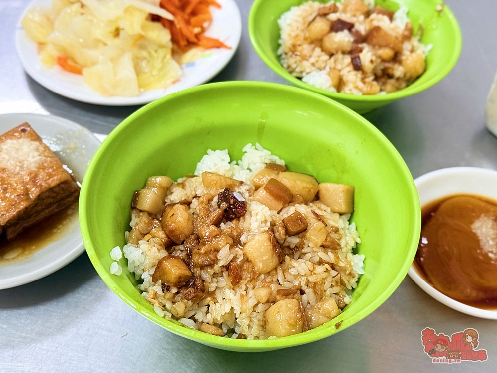 【台南美食】林家肉燥飯:安南區秘密店,肉燥飯只要10元,鹹粥更是料多實在,小卷湯更只要這個價~