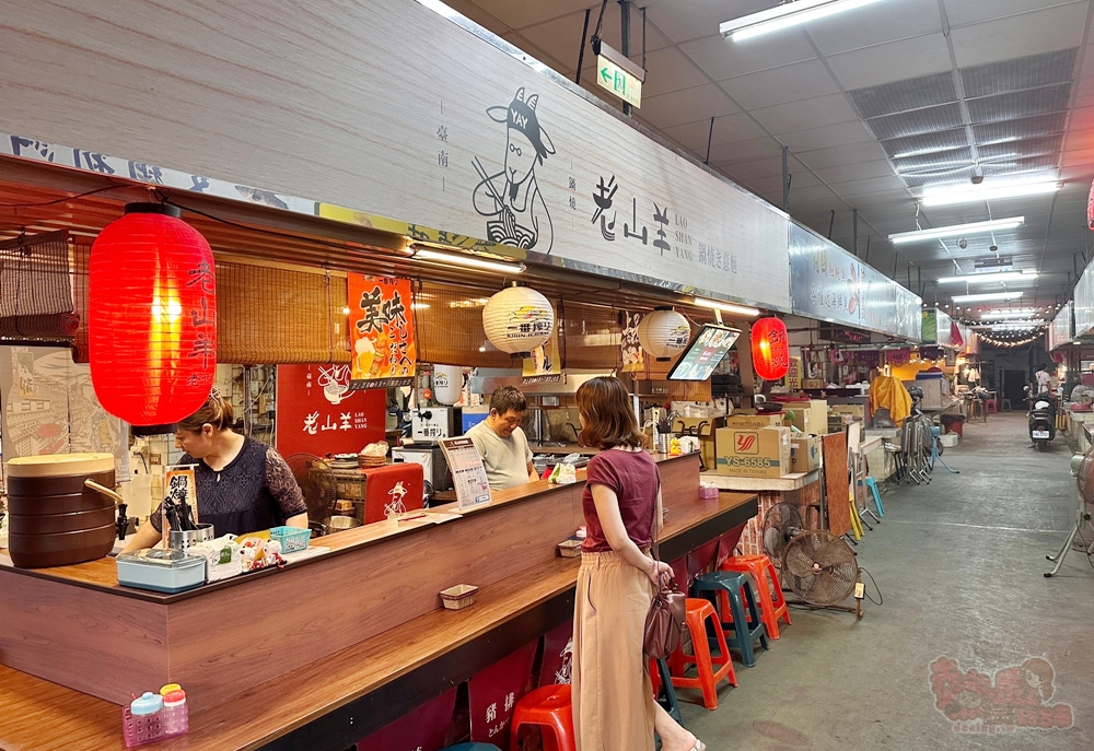 【台南美食】台南復興菜市場深夜食堂！這個菜市場不一樣，小吃、異國料理、燒烤這裡一次能吃到~