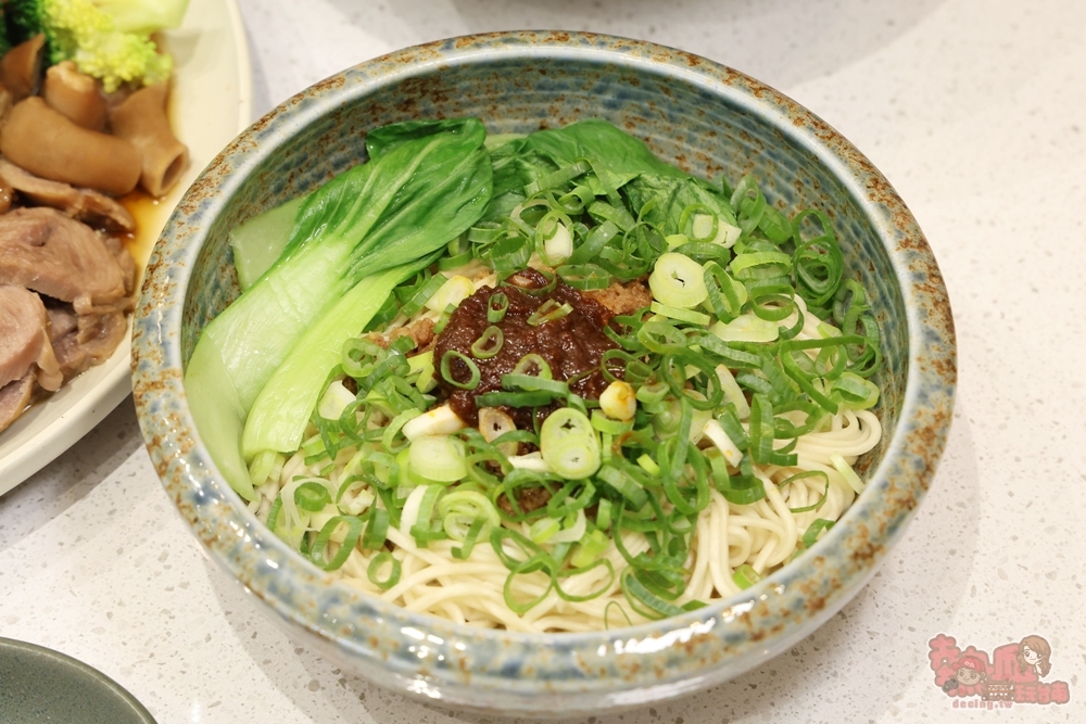 【台南美食】麵兒見:善化人氣老店安平館,傳承至山東老味道,必吃老滷黑白切,川味麻辣拌麵越吃越涮嘴~
