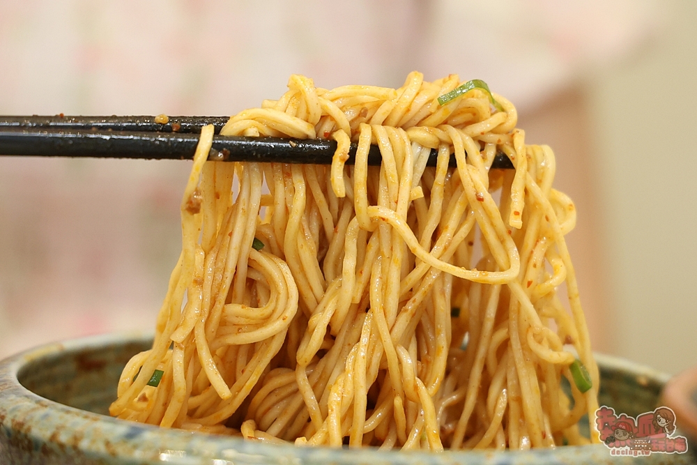 【台南美食】麵兒見:善化人氣老店安平館,傳承至山東老味道,必吃老滷黑白切,川味麻辣拌麵越吃越涮嘴~