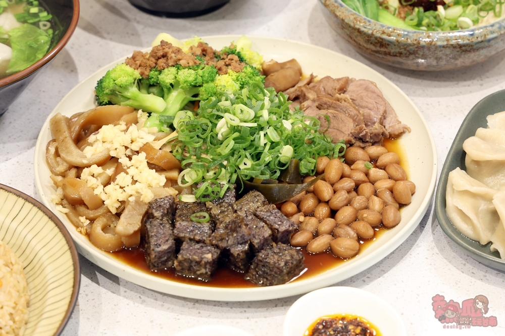 【台南美食】麵兒見:善化人氣老店安平館,傳承至山東老味道,必吃老滷黑白切,川味麻辣拌麵越吃越涮嘴~