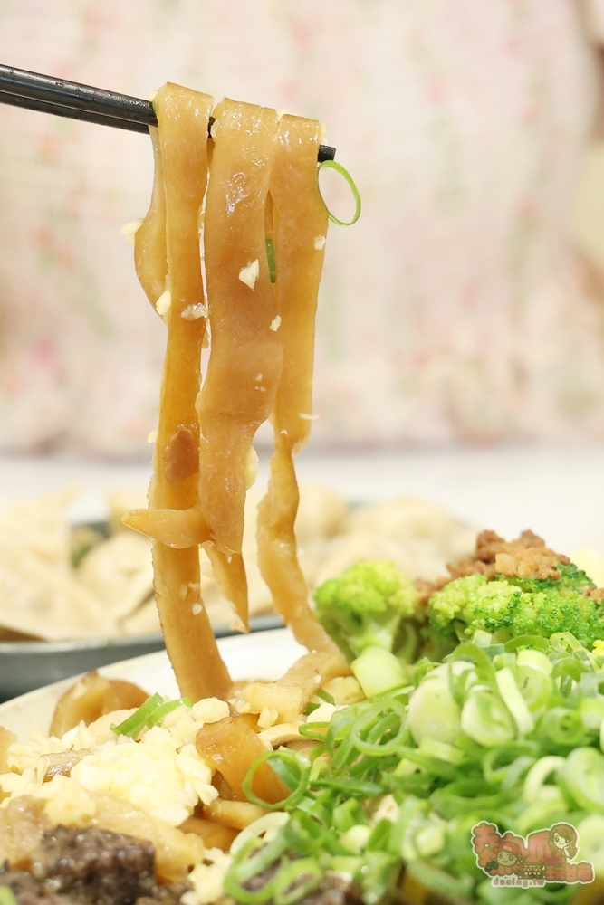 【台南美食】麵兒見:善化人氣老店安平館,傳承至山東老味道,必吃老滷黑白切,川味麻辣拌麵越吃越涮嘴~