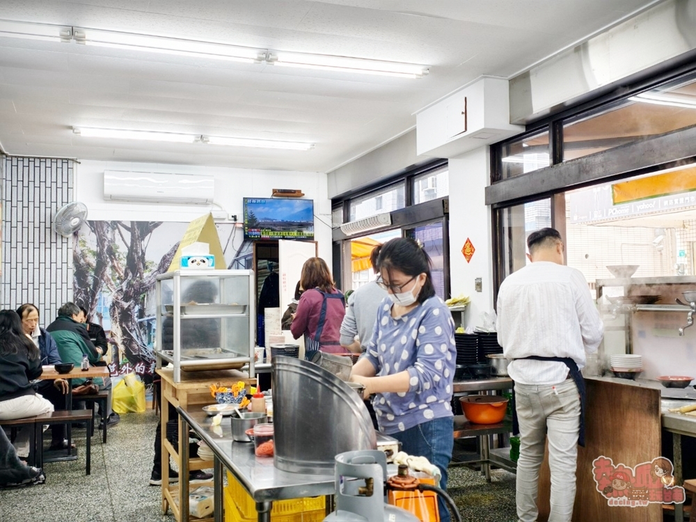 【台南美食】余家涼麵:藏在巷弄內50年老店,在地人都愛這間,必點榨菜肉絲涼麵尬蛋包湯~