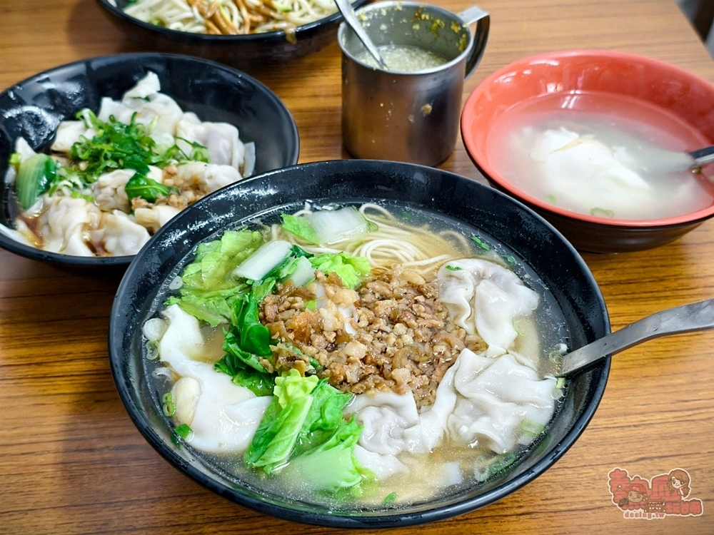 【台南美食】余家涼麵:藏在巷弄內50年老店,在地人都愛這間,必點榨菜肉絲涼麵尬蛋包湯~